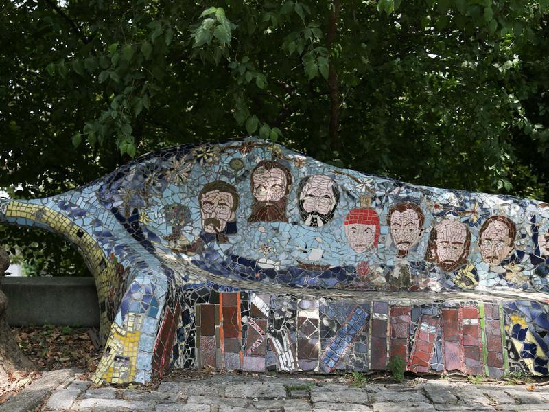A bench decorated in mosaic tiles outside Grant's Tomb